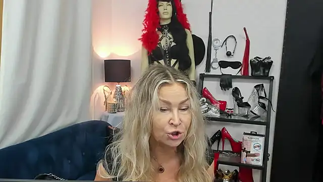 crystaLUX online show from October 9, 2025, 4:24 am