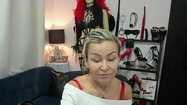 crystaLUX online show from June 10, 2026, 4:24 am