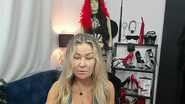 crystaLUX online show from October 23, 2025, 4:22 am