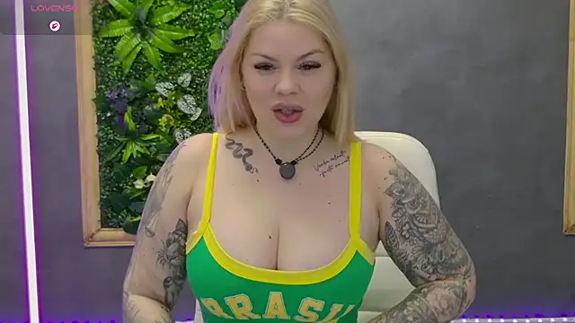 Snapshot of Raven_Luna chatting on March 20, 2026, 5:19 am Raven Luna online show from March 20, 2026, 5:19 am