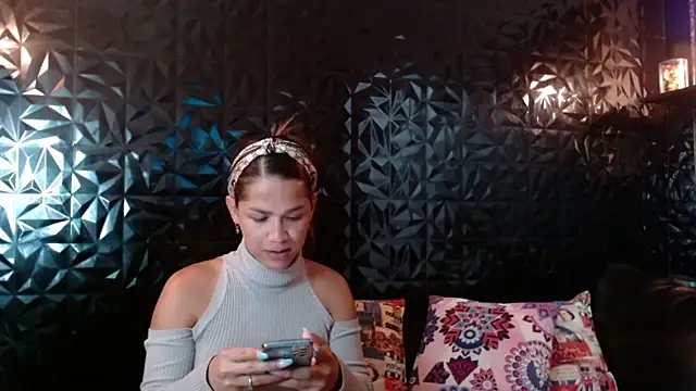 PINK  LOLA1 online show from May 1, 2026, 11:32 pm