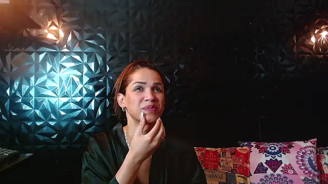 PINK  LOLA1 online show from December 3, 2025, 12:33 am