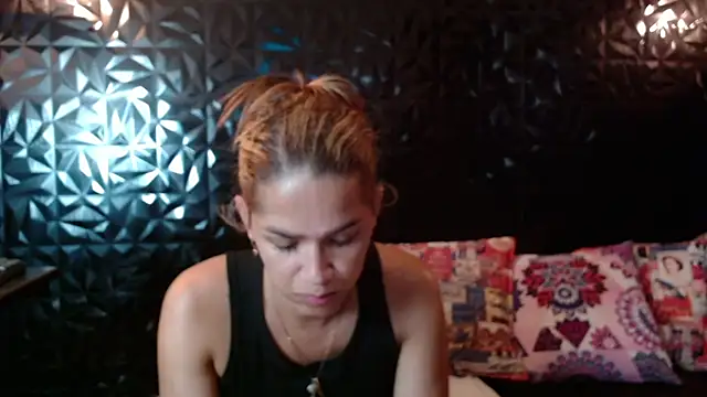 Snapshot of PINK__LOLA1 chatting on May 29, 2026, 9:54 pm PINK LOLA1 online show from May 29, 2026, 9:54 pm