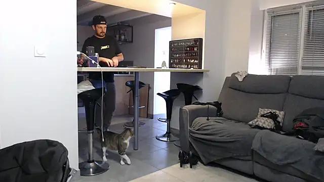 missthon0 online show from October 18, 2025, 1:35 pm