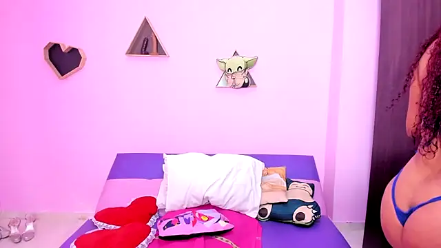 MATURE WHOR33 online show from October 8, 2025, 11:56 am