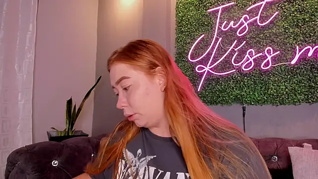 hannamartinn online show from October 8, 2025, 3:24 pm