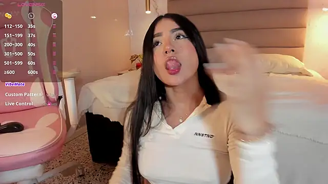 Snapshot of Mariana_sweetest chatting on March 13, 2025, 11:05 pm Mariana sweetest online show from March 13, 2025, 11:05 pm