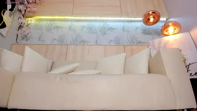 Snapshot of maryevans_ chatting on October 24, 2025, 12:37 pm maryevans online show from October 24, 2025, 12:37 pm