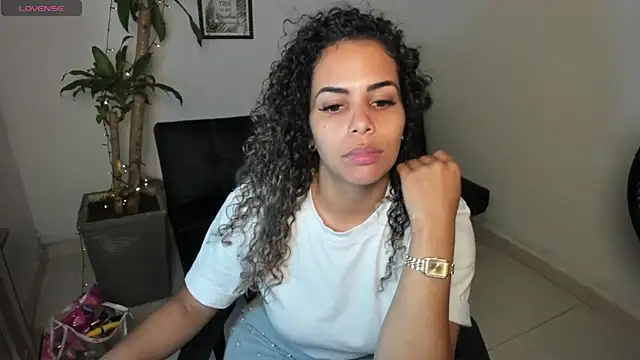 Snapshot of alyssannVhm chatting on May 10, 2026, 12:58 am alyssannVhm online show from May 10, 2026, 12:58 am