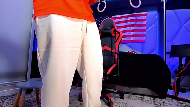 Snapshot of Aydenmiller96 chatting on October 19, 2025, 3:20 am Aydenmiller96 online show from October 19, 2025, 3:20 am