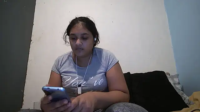 Snapshot of Indianbloom- chatting on October 12, 2025, 3:02 pm Indianbloom- online show from October 12, 2025, 3:02 pm