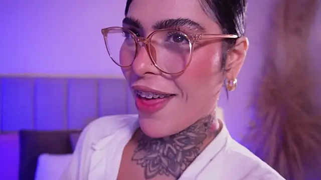 curvyliciousss online show from February 14, 2026, 5:46 pm