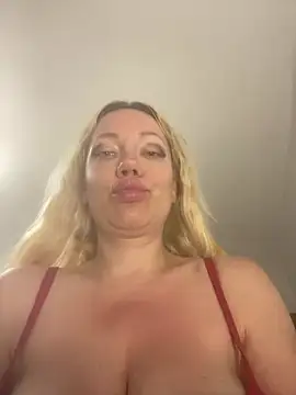 Snapshot of SofiaJoy chatting on June 11, 2026, 5:54 pm SofiaJoy online show from June 11, 2026, 5:54 pm