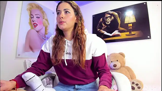 Snapshot of KimberlySaen chatting on October 8, 2025, 10:43 pm KimberlySaen online show from October 8, 2025, 10:43 pm