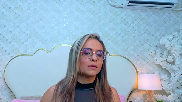 Snapshot of MarilynVega1 chatting on March 31, 2026, 1:57 pm MarilynVega1 online show from March 31, 2026, 1:57 pm