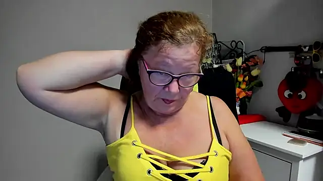 Snapshot of Adelewildx chatting on August 7, 2026, 2:06 am Adelewildx online show from August 7, 2026, 2:06 am