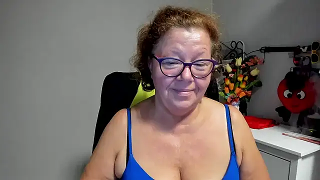 Snapshot of Adelewildx chatting on August 6, 2026, 2:06 am Adelewildx online show from August 6, 2026, 2:06 am
