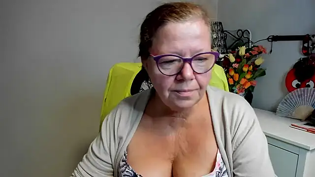 Snapshot of Adelewildx chatting on July 3, 2026, 2:29 am Adelewildx online show from July 3, 2026, 2:29 am