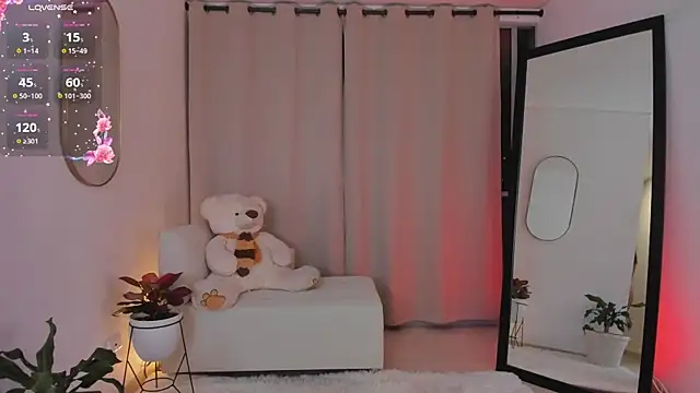 roxie gates  online show from November 17, 2025, 12:47 am