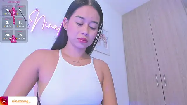 NinaWong online show from October 22, 2025, 2:49 pm