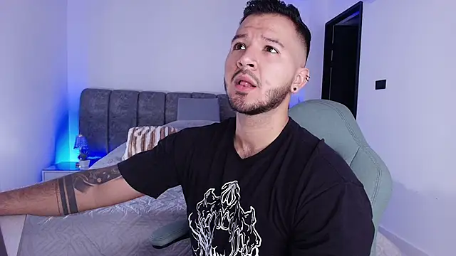 Snapshot of mister_miike chatting on November 11, 2025, 3:12 am mister miike online show from November 11, 2025, 3:12 am