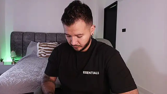 Snapshot of mister_miike chatting on November 8, 2025, 3:10 am mister miike online show from November 8, 2025, 3:10 am