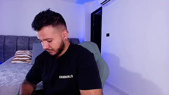 Snapshot of mister_miike chatting on November 29, 2025, 3:06 am mister miike online show from November 29, 2025, 3:06 am