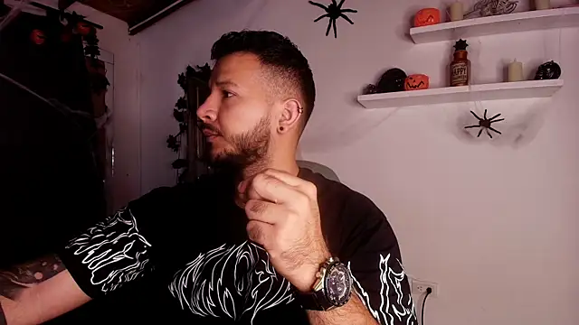 Snapshot of mister_miike chatting on October 21, 2025, 3:06 am mister miike online show from October 21, 2025, 3:06 am