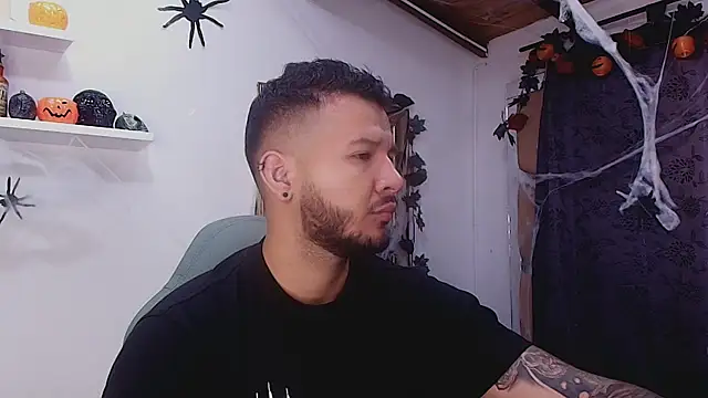 Snapshot of mister_miike chatting on October 25, 2025, 3:17 am mister miike online show from October 25, 2025, 3:17 am