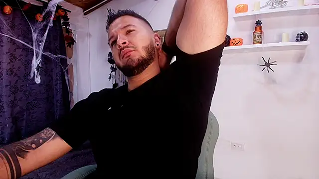 Snapshot of mister_miike chatting on October 22, 2025, 3:06 am mister miike online show from October 22, 2025, 3:06 am