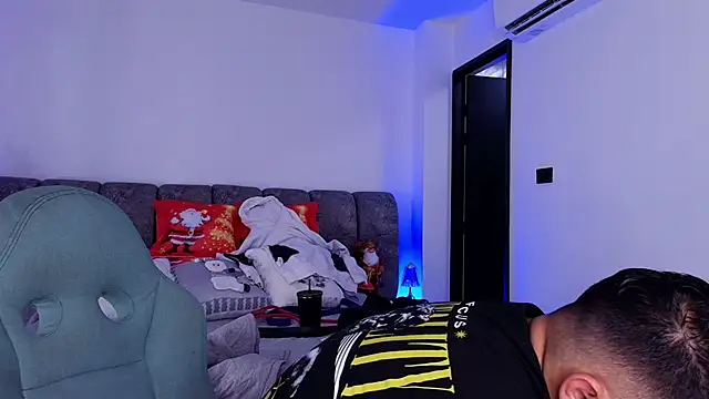 Snapshot of mister_miike chatting on December 5, 2025, 3:05 am mister miike online show from December 5, 2025, 3:05 am