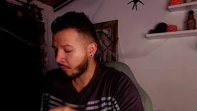 Snapshot of mister_miike chatting on October 20, 2025, 3:08 am mister miike online show from October 20, 2025, 3:08 am