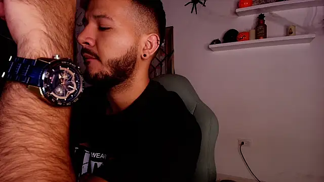 Snapshot of mister_miike chatting on October 28, 2025, 3:07 am mister miike online show from October 28, 2025, 3:07 am