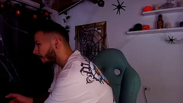 Snapshot of mister_miike chatting on October 17, 2025, 3:10 am mister miike online show from October 17, 2025, 3:10 am