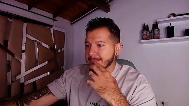 Snapshot of mister_miike chatting on October 8, 2025, 3:08 am mister miike online show from October 8, 2025, 3:08 am