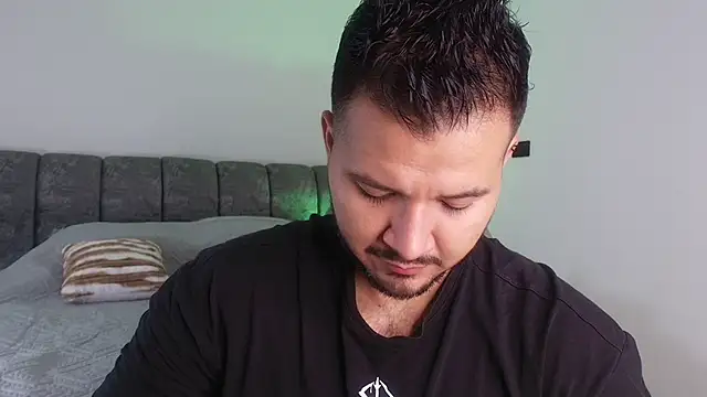 Snapshot of mister_miike chatting on November 7, 2025, 3:11 am mister miike online show from November 7, 2025, 3:11 am