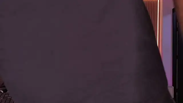 Snapshot of mister_miike chatting on August 1, 2026, 3:04 am mister miike online show from August 1, 2026, 3:04 am