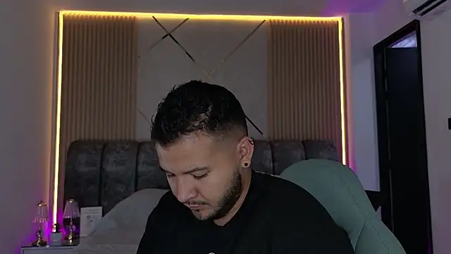 Snapshot of mister_miike chatting on June 25, 2026, 3:04 am mister miike online show from June 25, 2026, 3:04 am