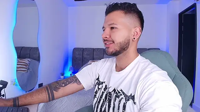 Snapshot of mister_miike chatting on November 12, 2025, 3:10 am mister miike online show from November 12, 2025, 3:10 am