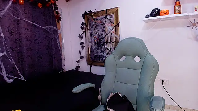 Snapshot of mister_miike chatting on October 18, 2025, 3:08 am mister miike online show from October 18, 2025, 3:08 am