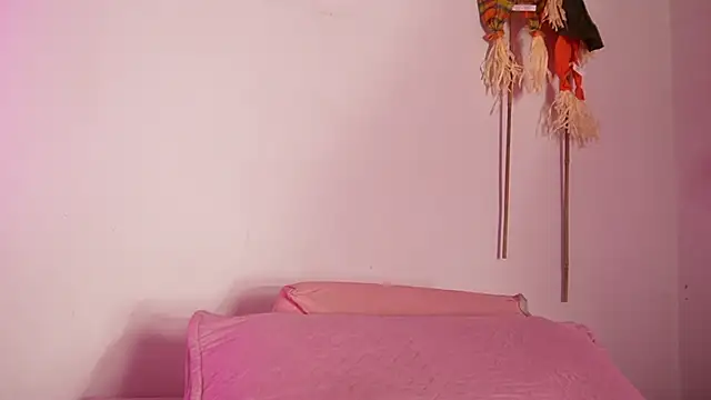 emyli sw  online show from October 22, 2025, 3:06 am