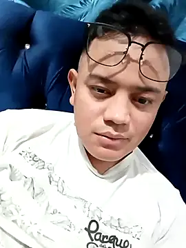 Carloskimyy online show from March 22, 2026, 5:21 am