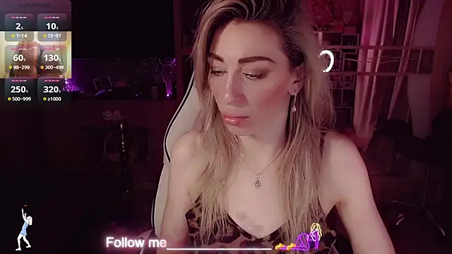 Snapshot of AnnieGOld_ chatting on April 26, 2026, 5:32 pm AnnieGOld online show from April 26, 2026, 5:32 pm