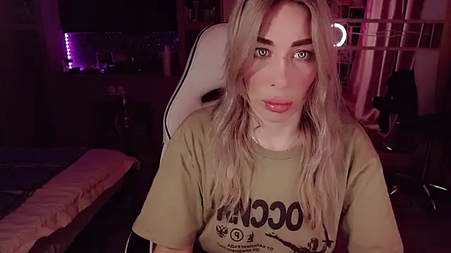 Snapshot of AnnieGOld_ chatting on March 12, 2026, 7:51 pm AnnieGOld online show from March 12, 2026, 7:51 pm