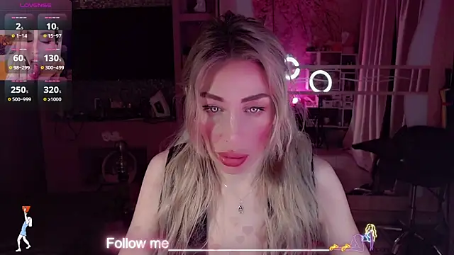 Snapshot of AnnieGOld_ chatting on April 11, 2026, 10:57 pm AnnieGOld online show from April 11, 2026, 10:57 pm