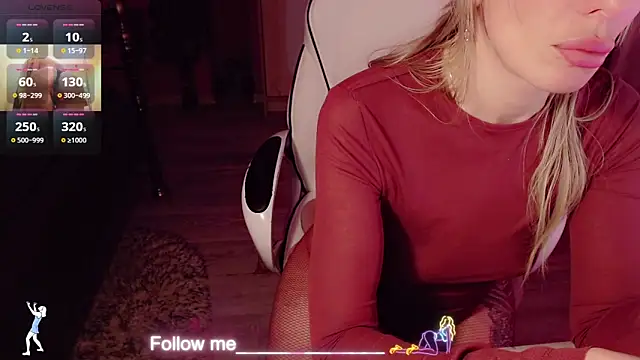 Snapshot of AnnieGOld_ chatting on April 21, 2026, 1:42 am AnnieGOld online show from April 21, 2026, 1:42 am