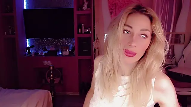 AnnieGOld  online show from November 15, 2025, 11:31 pm