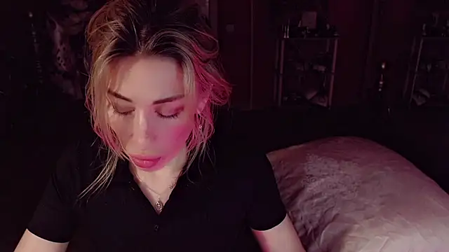 Snapshot of AnnieGOld_ chatting on May 11, 2026, 6:26 am AnnieGOld online show from May 11, 2026, 6:26 am