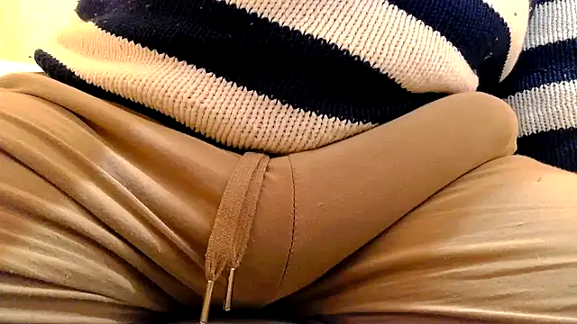 Snapshot of gae89tano chatting on March 6, 2026, 12:11 pm gae89tano online show from March 6, 2026, 12:11 pm