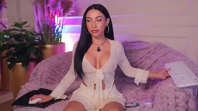 Snapshot of Anais_Bloom chatting on July 7, 2026, 7:17 pm Anais Bloom online show from July 7, 2026, 7:17 pm